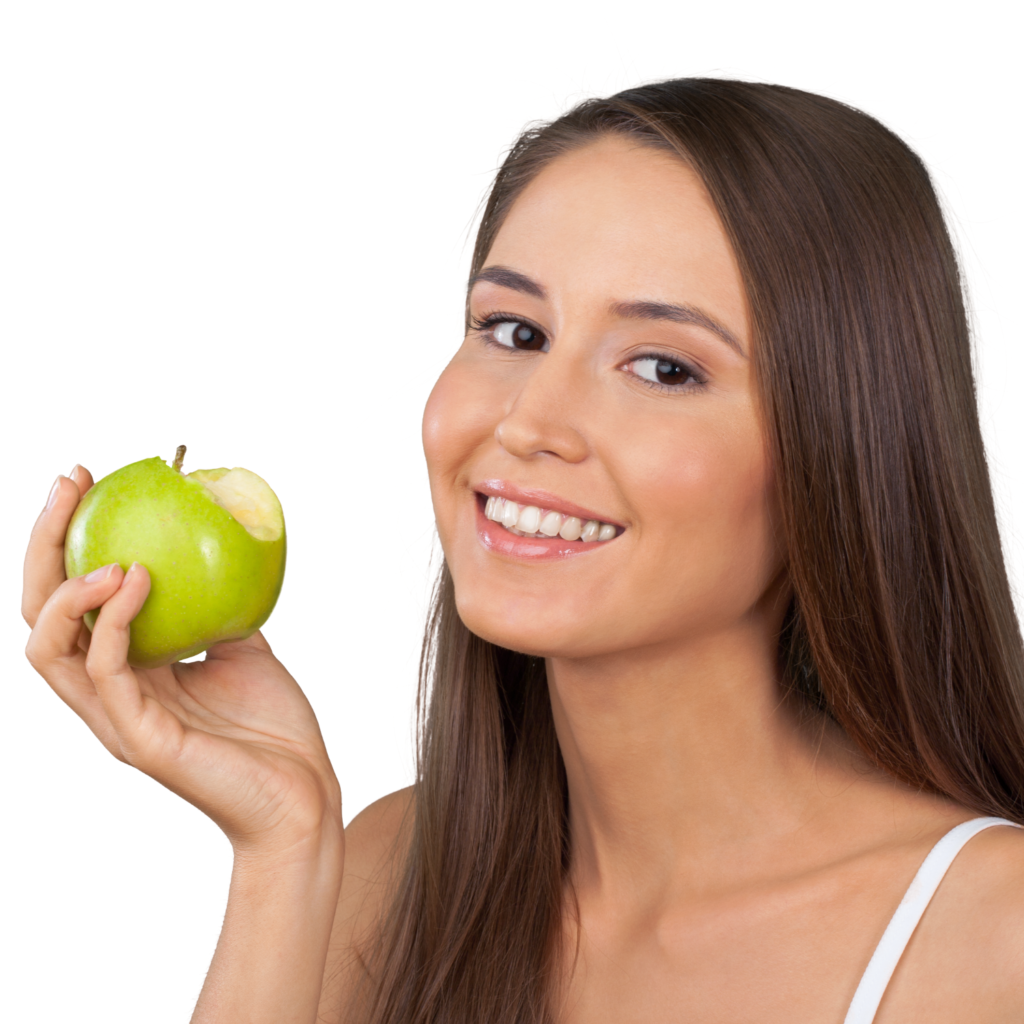 Smiling woman eating a fresh apple, a natural way to support teeth whitening